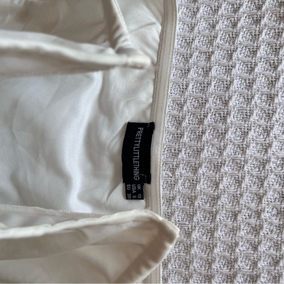 SOLD White crop top 🤍 pretty little thing - Picture 8 of 10